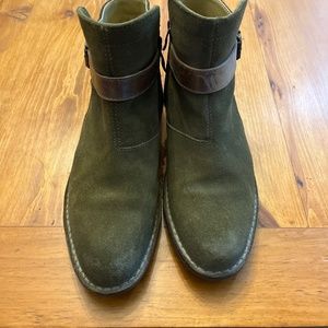 Suede boots